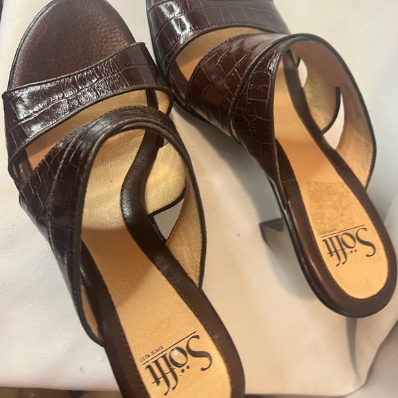 Sofft Brown Heels with Comfortable Footbed - Picture 3 of 7